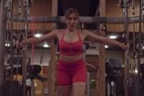 Sonnalli Seygall nails her strength training sesh
