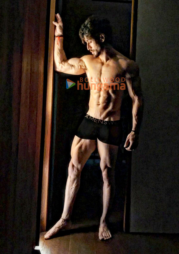 tiger shroff 2 72