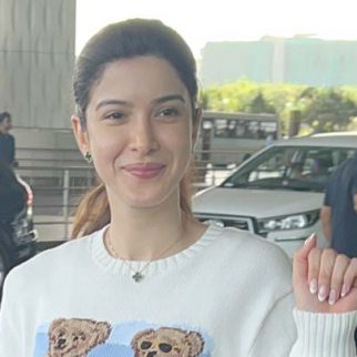 Shanaya Kapoor looks cute in her teddy sweatshirt as she gets clicked at the airport