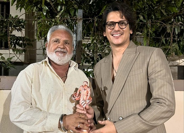 Vijay Varma celebrates victory at Bollywood Hungama Style Icons 2024 with veteran driver Charanjeet: "We share the distinction and happiness that comes with it"