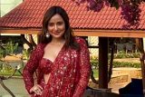 Uff That smile!!! Neha Sharma defines elegance in a red saree
