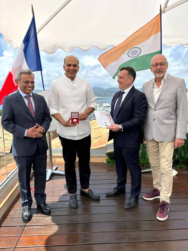 Ashutosh Gowarikar bestowed with The Medal of Saint Tropez Ashutosh Gowarikar bestowed with The Medal of Saint Tropez