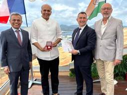 Ashutosh Gowarikar bestowed with The Medal of Saint Tropez