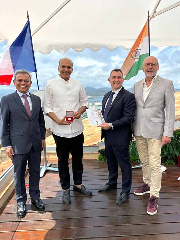 Ashutosh Gowarikar bestowed with The Medal of Saint Tropez Ashutosh Gowarikar bestowed with The Medal of Saint Tropez