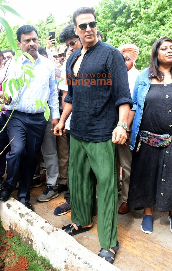 Photos: Akshay Kumar participates in a tree plantation drive at Kala Nagar in Mumbai Photos: Akshay Kumar participates in a tree plantation drive at Kala Nagar in Mumbai