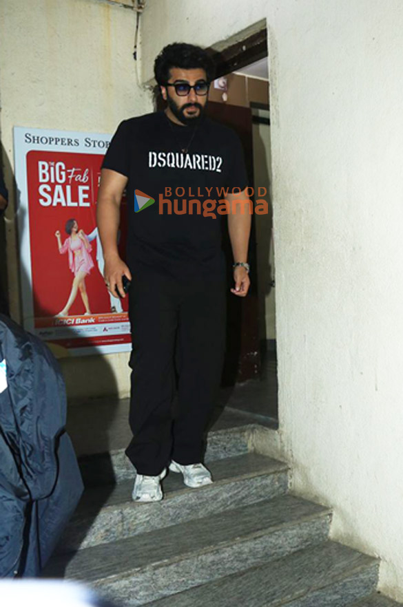 Photos: Arjun Kapoor and Rohit Dhawan snapped at PVR, Juhu Photos: Arjun Kapoor and Rohit Dhawan snapped at PVR, Juhu
