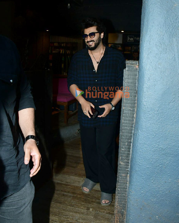 photos arjun kapoor snapped outside a salon in khar 5