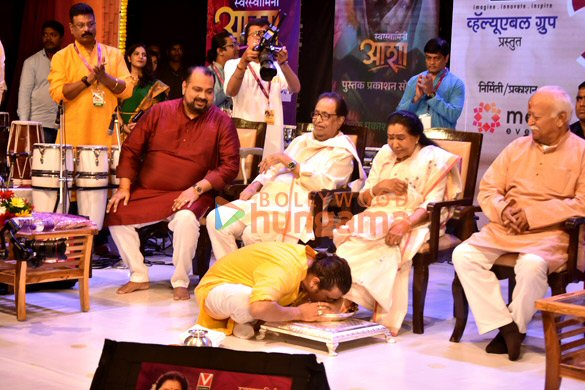 photos asha bhosle sonu nigam sudesh bhosle suresh wadkar and others snapped at the launch of svarsvamini asha 10