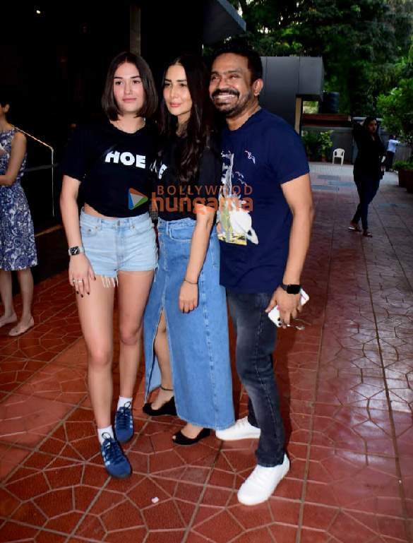photos bhumi pednekar amol parashar konkona sen sharma and others snapped at sumukhi sureshs stand up show in bandra 5
