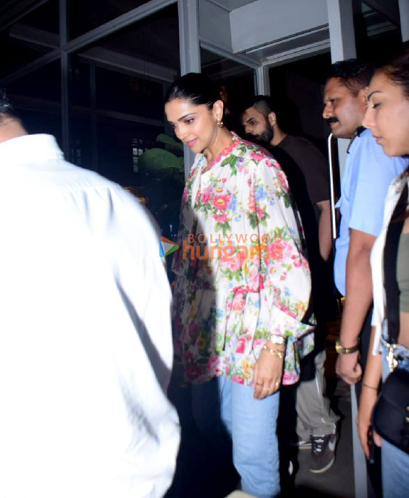 Photos: Deepika Padukone with mom spotted at Bandra