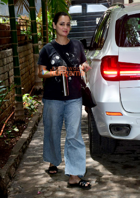 Photos: Dia Mirza snapped outside a salon in Bandra Photos: Dia Mirza snapped outside a salon in Bandra