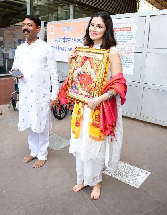 Photos: Divya Khossla visits Siddhivinayak Temple to seek blessings Photos: Divya Khossla visits Siddhivinayak Temple to seek blessings