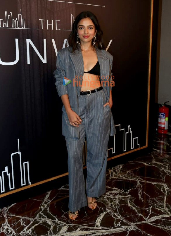 photos hrithik roshan neha sharma aisha sharma and others snapped at an event hosted by gq and arrow 5