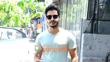 Photos: Ishaan Khatter spotted outside a cafe in Bandra