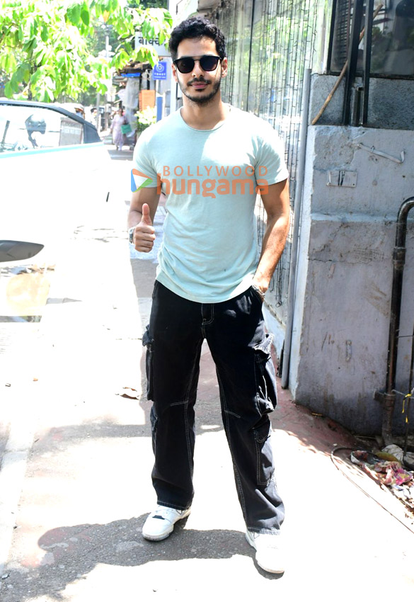 Photos: Ishaan Khatter spotted outside a cafe in Bandra