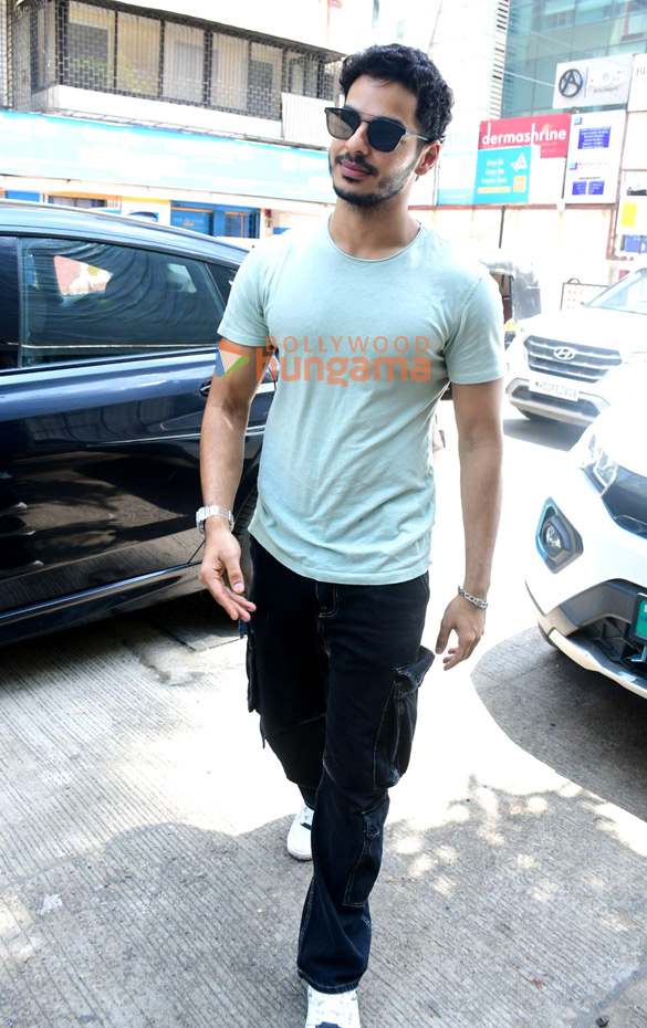 photos ishaan khatter spotted outside a cafe in bandra 3