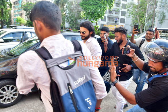 photos janhvi kapoor shikhar pahariya and orry awatramani snapped in andheri 3