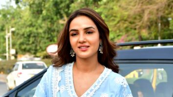 Photos: Jasmine Bhasin snapped in Juhu