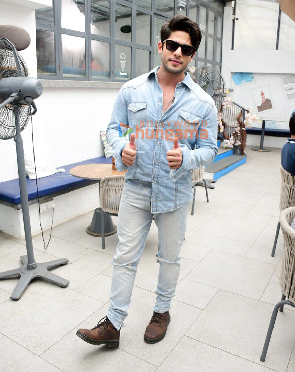 photos jibraan khan snapped at grounded cafe in bandra 3