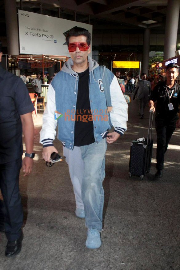 photos kareena kapoor khan uorfi javed and karan johar snapped at the airport 3