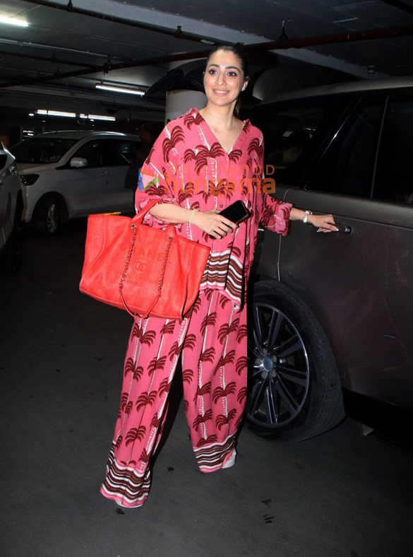 photos kartik aaryan kabir khan raai laxmi and others snapped at the airport 5