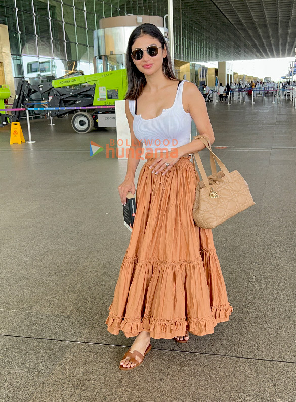 photos kartik aaryan mouni roy and rohit roy snapped at the airport 2