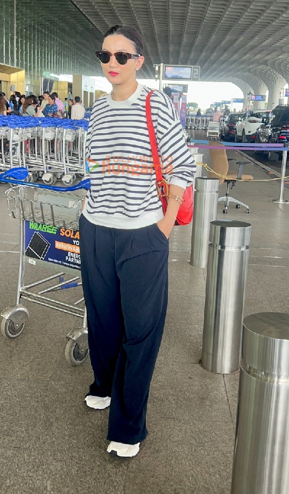 photos kartik aaryan and kabir khan snapped at the airport 5