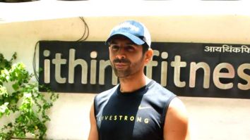 Photos: Kartik Aaryan snapped in Juhu