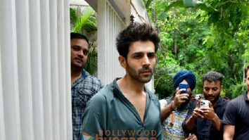 Photos: Kartik Aaryan snapped outside the gym in Juhu