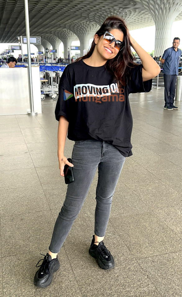 photos nora fatehi sonal chauhan malaika arora saie tamhankar and others snapped at the airport 4