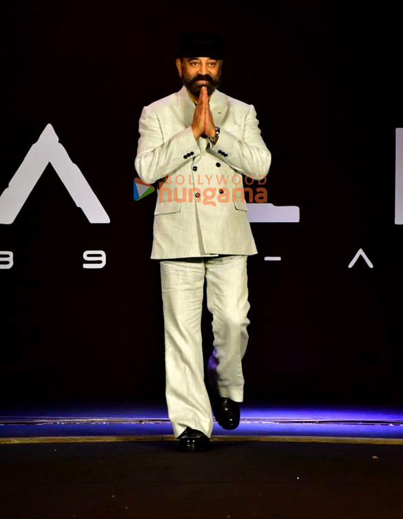 photos prabhas deepika padukone amitabh bachchan team kalki 2898 ad snapped at special launch event in mumbai 0099 1