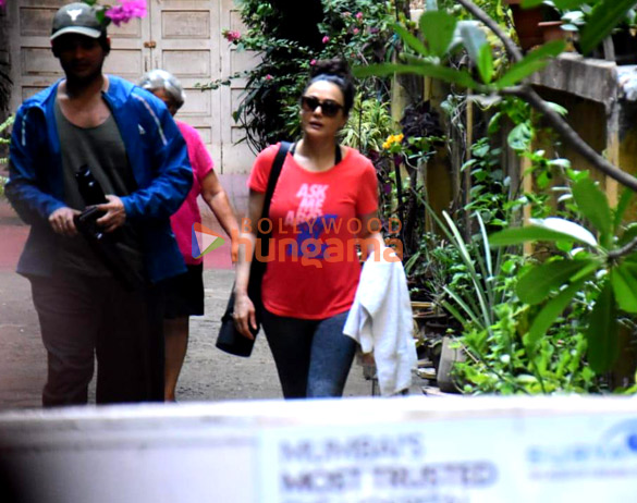 photos preity zinta spotted in bandra 5
