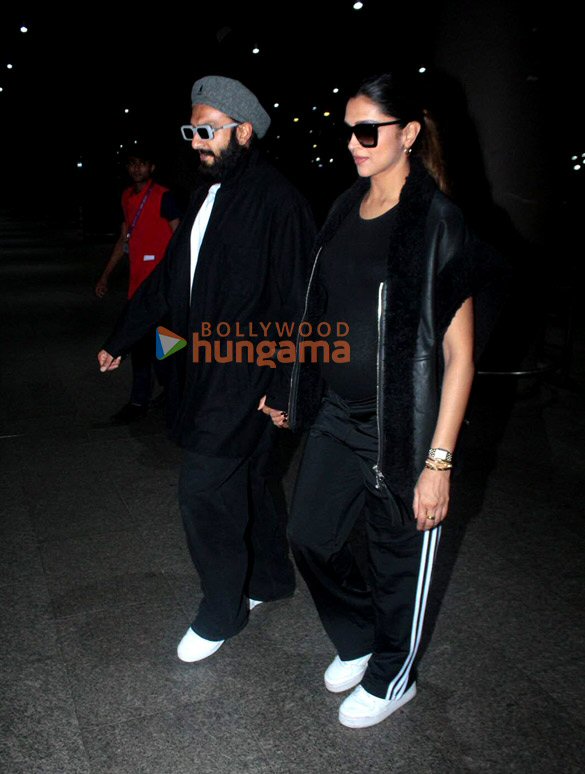 Photos: Ranveer Singh, Deepika Padukone and Ibrahim Ali Khan snapped at the airport | Parties & Events