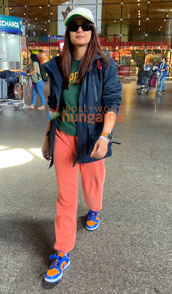 photos ranveer singh deepika padukone and ibrahim ali khan snapped at the airport 15