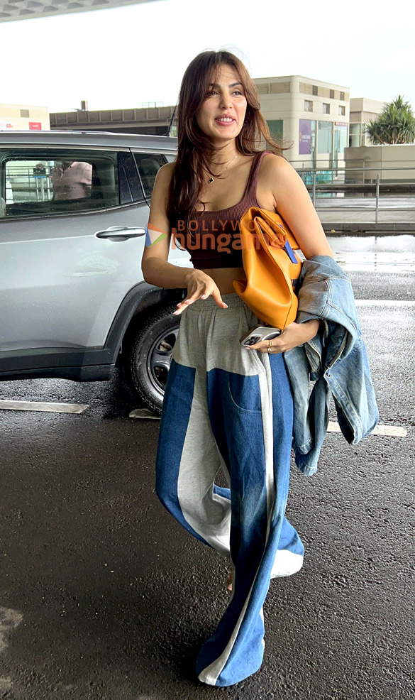 photos rhea chakraborty pragya jaiswal and mika singh snapped at the airport 4