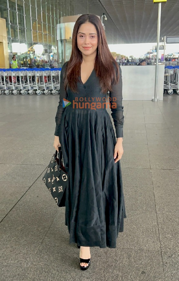 photos shah rukh khan abram khan ranveer singh deepika padukone and others snapped at the airport 4