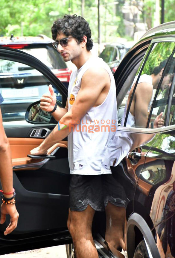 photos sharvari wagh and ibrahim ali khan snapped at the gym in juhu 5
