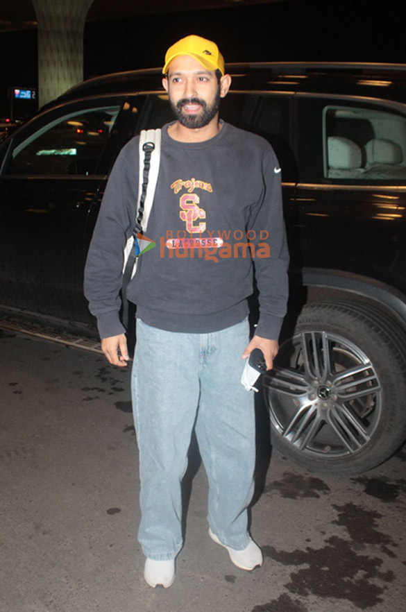photos siddhant chaturvedi manushi chhillar and others snapped at the airport 2167 1