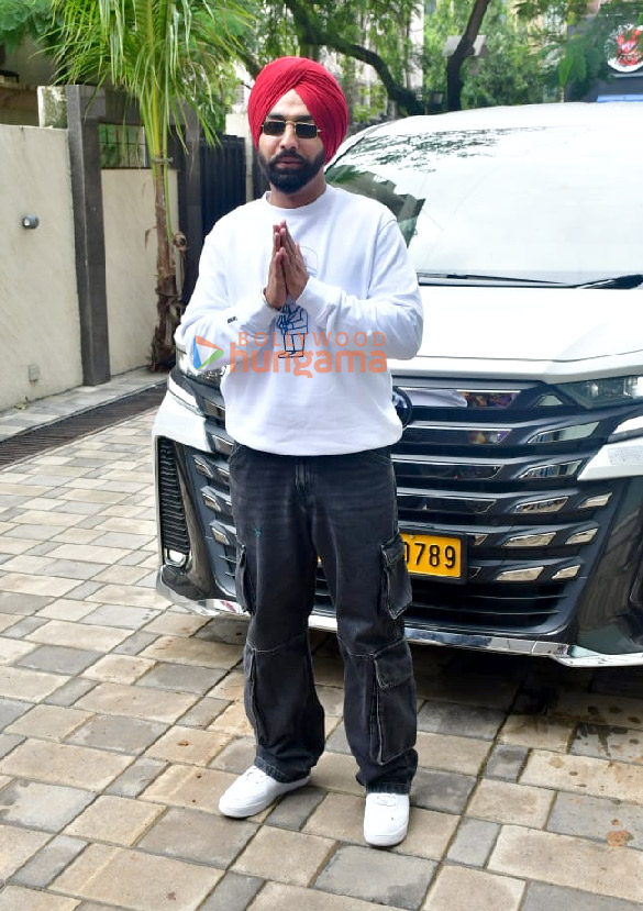 photos vaani kapoor and ammy virk snapped outside t series office in andheri 5