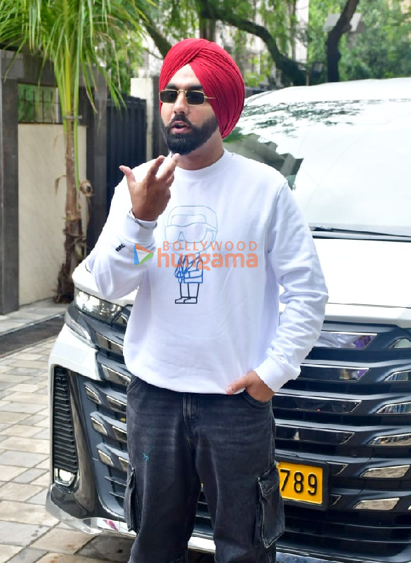 photos vaani kapoor and ammy virk snapped outside t series office in andheri 6
