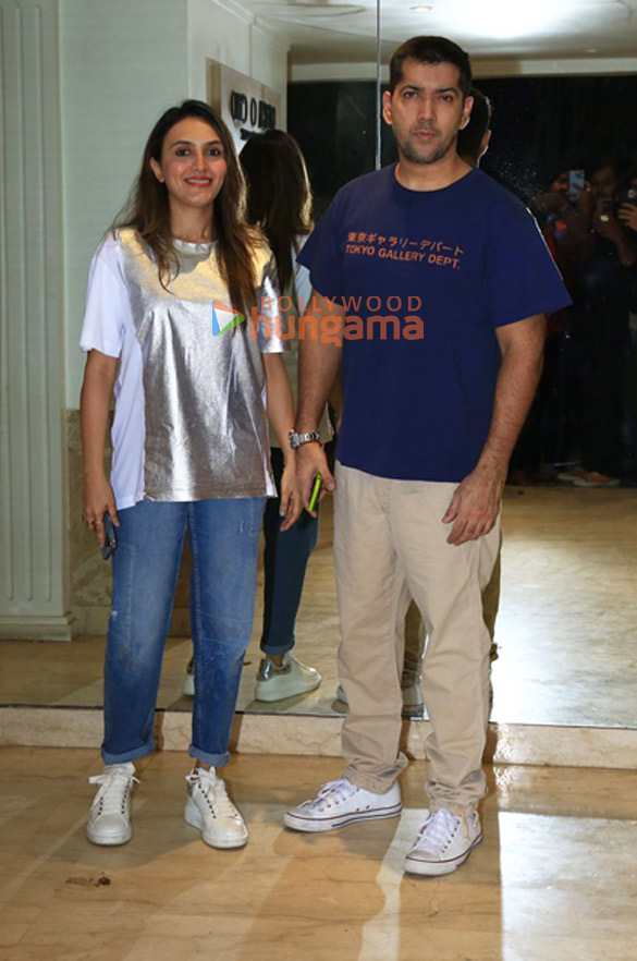 Photos Varun Dhawan, Rohit Dhawan and Jaanvi Desai Dhawan were snapped ...