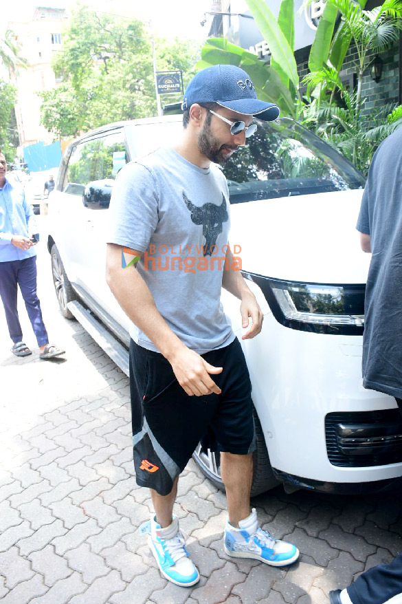 photos varun dhawan spotted outside a cafe in bandra 2