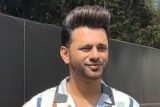 Rahul Vaidya strikes a pose for paps as he gets clicked on set