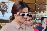 Wamiqa Gabbi’s fun banter with paps as she gets clicked at the airport