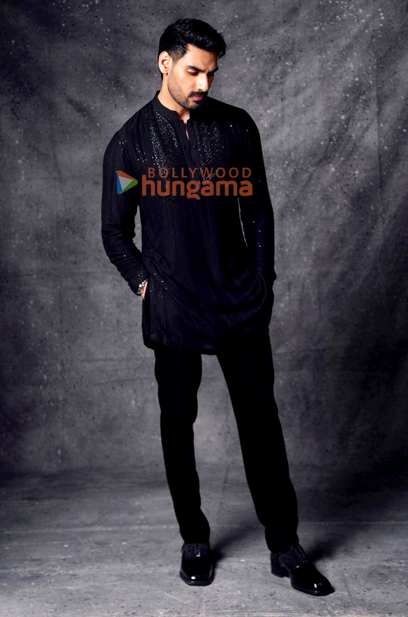 ahan shetty 4 9