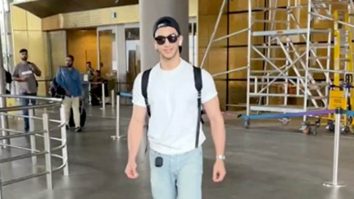 Coolest of all! Vedang Raina poses for paps at the airport