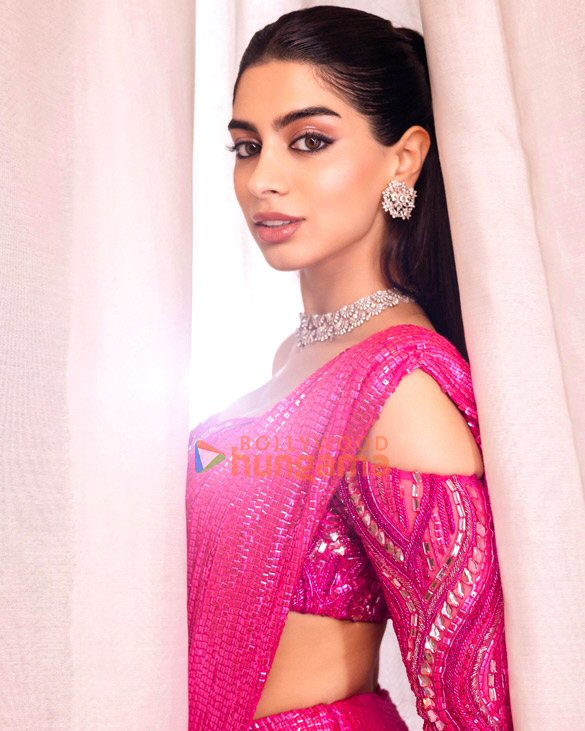 khushi kapoor 5 4