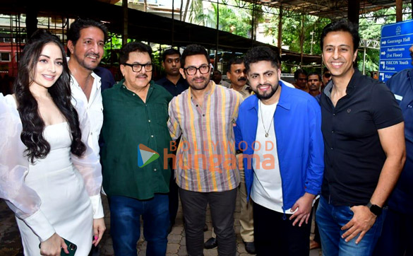 Photos: Aamir Khan snapped Raj Pandit’s Kooriye launch and special screening at Iskcon Auditorium, Juhu Photos: Aamir Khan snapped Raj Pandit’s Kooriye launch and special screening at Iskcon Auditorium, Juhu