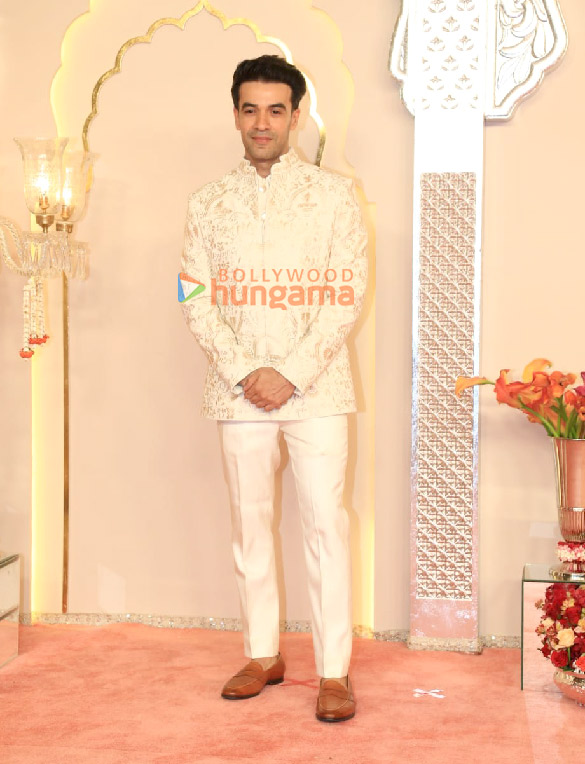 photos ananya panday john cena sara ali khan and others attend the wedding ceremony of anant ambani and radhika merchant 701 8 photos ananya panday john cena sara ali khan and others attend the wedding ceremony of anant ambani and radhika merchant 701 8