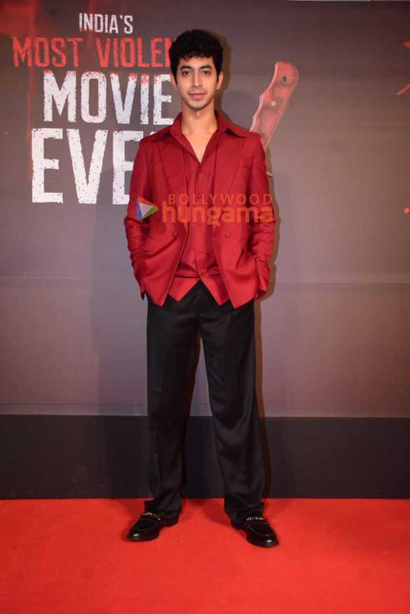 photos ananya panday varun dhawan karan johar and others grace the premiere of kill 15